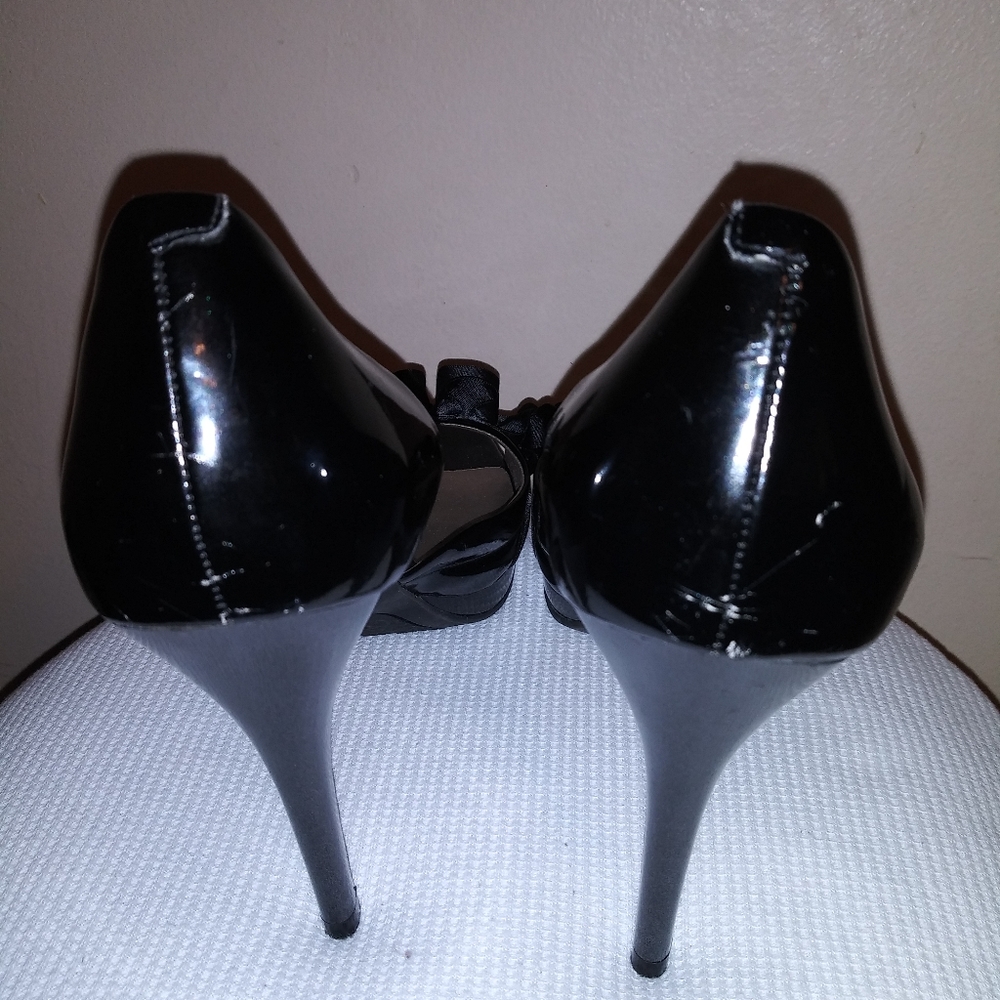 Shoes - Picture 2 of 4